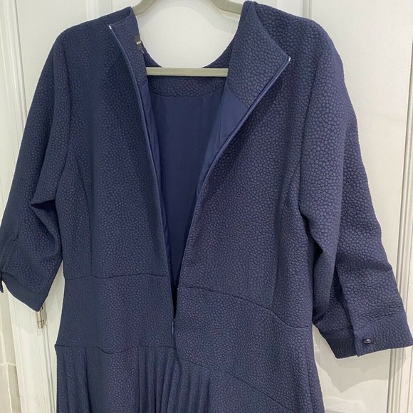 Wrong Side Of Right Women’s Navy Blue Pleated Front Animal Print Dress Size L - Picture 10 of 11